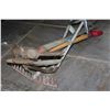 Image 2 : BUNDLE OF GARDEN TOOLS