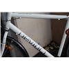 Image 2 : WHITE DEVINCI BIKE