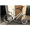 Image 1 : WHITE EVERYDAY TRAVELER BIKE
