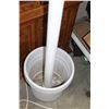 Image 2 : WHITE LAMP ON POST