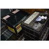 Image 1 : BATTERY AND BOX OF NAILS