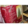 Image 2 : 7 1/2 FOOT PRELIT CHRISTMAS TREE