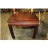 Image 2 : SMALL MAHOGANY FINISH ENDTABLE
