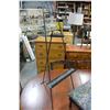 Image 2 : SMALL STOOL AND EASEL