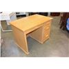 Image 2 : MAPLE PEDESTLE DESK