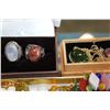Image 3 : LOT OF PRECIOUS STONE AND STERLING JEWELLRY RINGS PENDANTS AND BRACELET