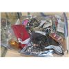 Image 1 : TRAY OF CLUTCH PURSES JEWELLRY AND SEWING NOTIONS ETC