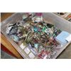Image 1 : TOTE OF JEWELLRY