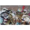 Image 2 : TOTE OF JEWELLRY