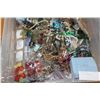 Image 3 : TOTE OF JEWELLRY