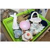 Image 2 : BOX OF COLLECTIBLE CHINA AYNSLEY AND WEDGWOOD ETC