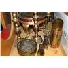 Image 2 : SHELF LOT OF COPPER CHAFER AND COPPER AND BRASS WARES