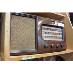 VINTAGE STROMBERG CARLSON RADIO
