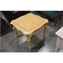 WHITE OAK ENDTABLE