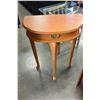Image 1 : MAPLE HALL TABLE