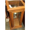 Image 2 : SOLID OAK BUHLER FURNITURE SQUARE GLASS DISPLAY PEDESTLE