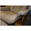 Image 2 : BEIGE LEATHER PALLISER RECLINER CHAIR AND OTTOMAN