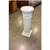 Image 1 : WHITE PLASTER PILLAR
