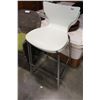 Image 2 : PAIR OF WHITE AND CHROME STOOLS