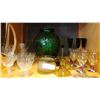 Image 1 : SHELF LOT OF VINTAGE COLORED GLASSWARE