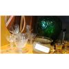 Image 2 : SHELF LOT OF VINTAGE COLORED GLASSWARE