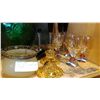 Image 3 : SHELF LOT OF VINTAGE COLORED GLASSWARE