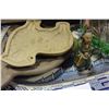 Image 3 : ART GLASS VASE PLATTER AND EARLY KITCHEN MOLDS AND TRAY OF JEWELLRY