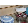 Image 2 : WEDGWOOD DRESSER DISH AND VANITY DISH WITH ESTATE RINGS