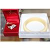 Image 1 : TWO ESTATE RINGS AND IVORY BANGLE