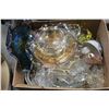 Image 2 : TRAY OF VINTAGE CHINA AND GLASSWARE