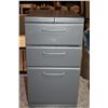 Image 2 : GREY METAL 3 DRAWER FILING CABINET WITH KEY