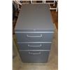 Image 2 : GREY METAL 3 DRAWER FILING CABINET