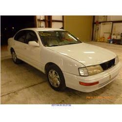 1997 - TOYOTA AVALON / SALVAGE TITLE