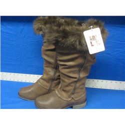 New Original Mukluks womens size 7