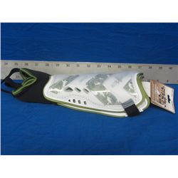 New Striker soccer shin gaurds ages 6--12