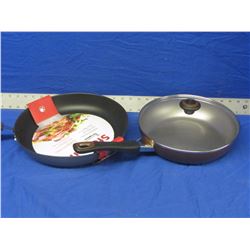 2 New frying pans / 1 with glass lid