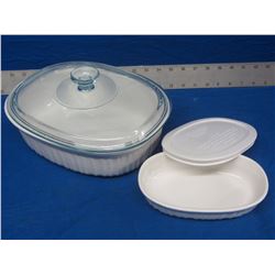 New Corningware Stoneware 2 -1/2 quart with lid