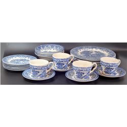 Lot of parts of an English vintage dish set