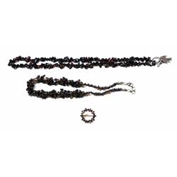 Collection of 3 garnet jewels