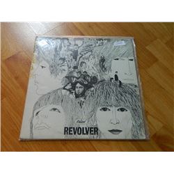 VINYL RECORD - BEATLES - REVOLVER - SW-2576 - CAPITOL RECORDS CANADA