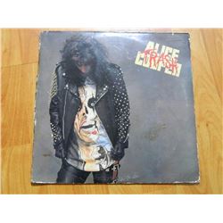 VINYL RECORD - ALICE COOPER - TRASH - AL 45137 - condition - crap