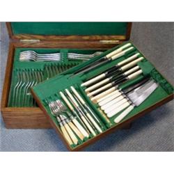 A part service of silver rat-tail pattern flatware by James Deakin and Son, Sheffield 1922, compris.