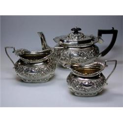 An Edwardian silver three piece teaset, maker W.C.K, Birmingham 1903/05, comprising a teapot of com.