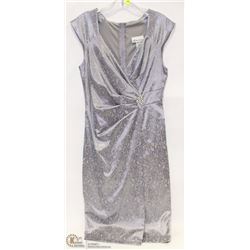 SIZE LARGE CAP SLEEVE VNECK LACE PRINT 3/4 LENGTH