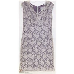 SIZE LARGE SLEEVELESS LAVENDER LACE VNECK DRESS
