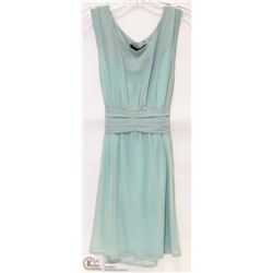 SIZE LARGE CHIFFON PLEATED SLEEVELESS DRESS MID