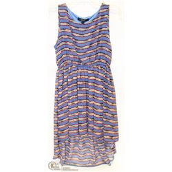 SIZE LARGE SLEEVELESS STRIPED CHIFFON MID LENGTH