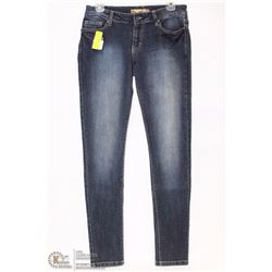 CELLO SIZE 7 LOW RISE STRAIGHT CUT JEANS