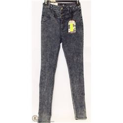 CELLO SIZE 7 HIGH RISE 3 BUTTON FEATURE JEGGINGS