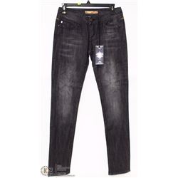 CIELO SIZE 7 BLACK SKINNY MID RISE